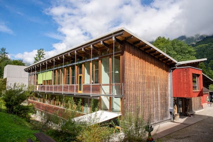 Die Ballenberg-Kurse vermitteln traditionelle Handwerkstechniken und erwecken altes Wissen zu neuem Leben.