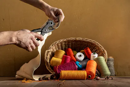 Jährlich werden über 100 Kurse und Workshops zur Förderung und Vermittlung des traditionellen Handwerks angeboten.