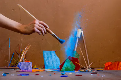 Jährlich werden über 100 Kurse und Workshops zur Förderung und Vermittlung des traditionellen Handwerks angeboten.