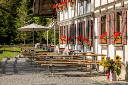 Legen Sie im Wirtshaus Bären im Freilichtmuseum Ballenberg eine genussvolle Pause ein.