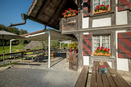 Legen Sie im Wirtshaus Bären im Freilichtmuseum Ballenberg eine genussvolle Pause ein.