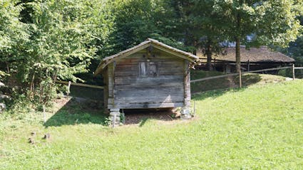 Im Käsespeicher von der Handegg/Guttannen BE (1363), welcher im Freilichtmuseum Ballenberg steht, werden die Mutschli gelagert.