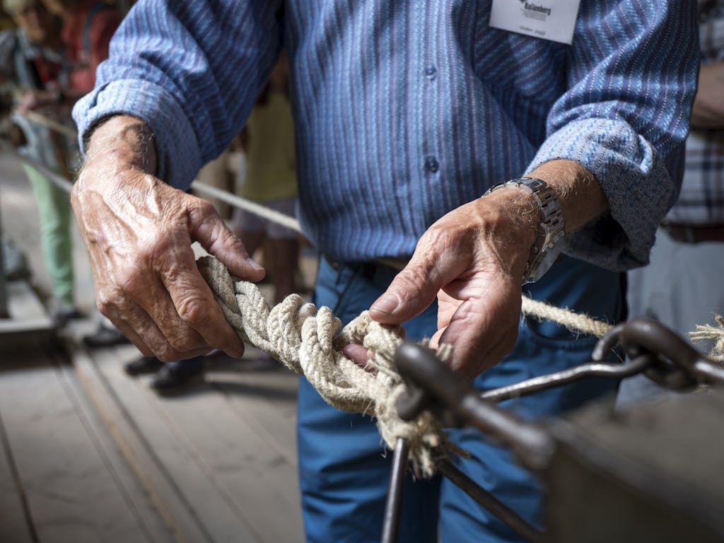 Lernen Sie im Freilichtmuseum Ballenberg das Handwerk Seilen kennen.