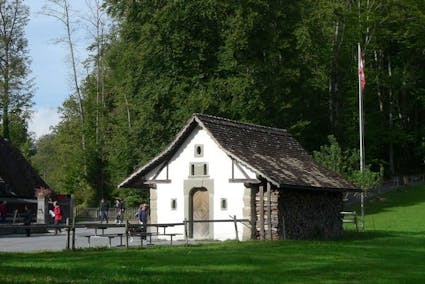 Das Ofenhaus aus Oberwangen BE im Freilichtmuseum Ballenberg.