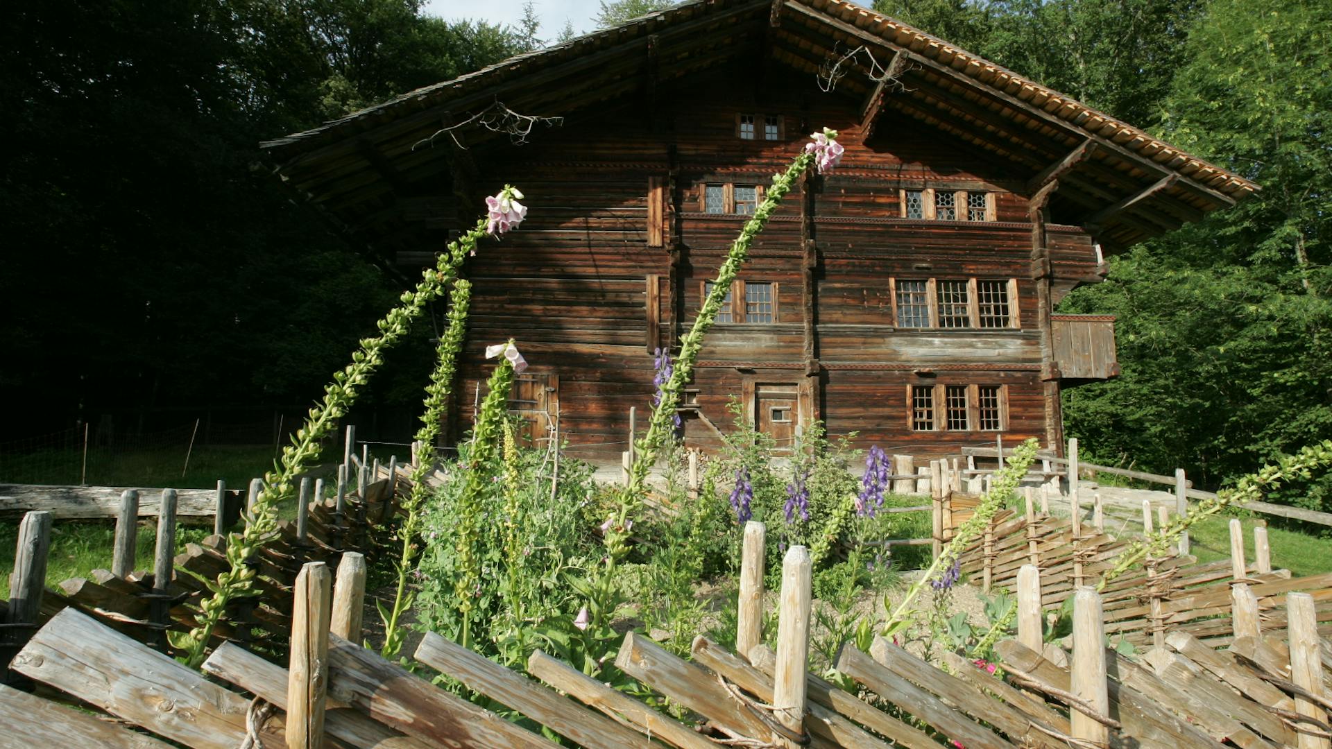 Das Bauernhaus aus Bonderlen / Adelboden BE (1011) im Freilichtmuseum Ballenberg.