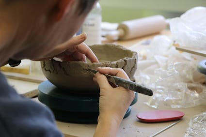 Besuchen Sie den Kurs Töpfern - Raku intensiv im Kurszentrum Ballenberg.