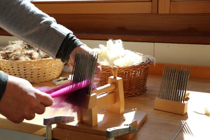 Besuchen Sie den Kurs Spinnen – Grundkurs Kammgarn im Kurszentrum Ballenberg.