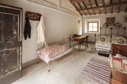 Im Gutshof aus Novazzano TI (851) im Freilichtmuseum Ballenberg werden Sie mit kleinen Tessiner Spezialitäten verwöhnt.