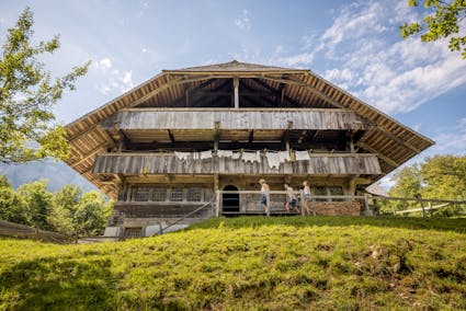 Das Bauernhaus aus Eggiwil BE (351) im Freilichtmuseum Ballenberg.