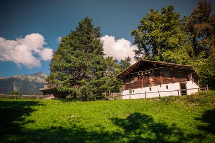 Die Alpkäserei aus Kandersteg BE (1361) im Freilichtmuseum Ballenberg.