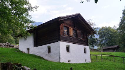 Das Maiensässhaus aus Buochs NW (1371) steht im Freilichtmuseum Ballenberg.