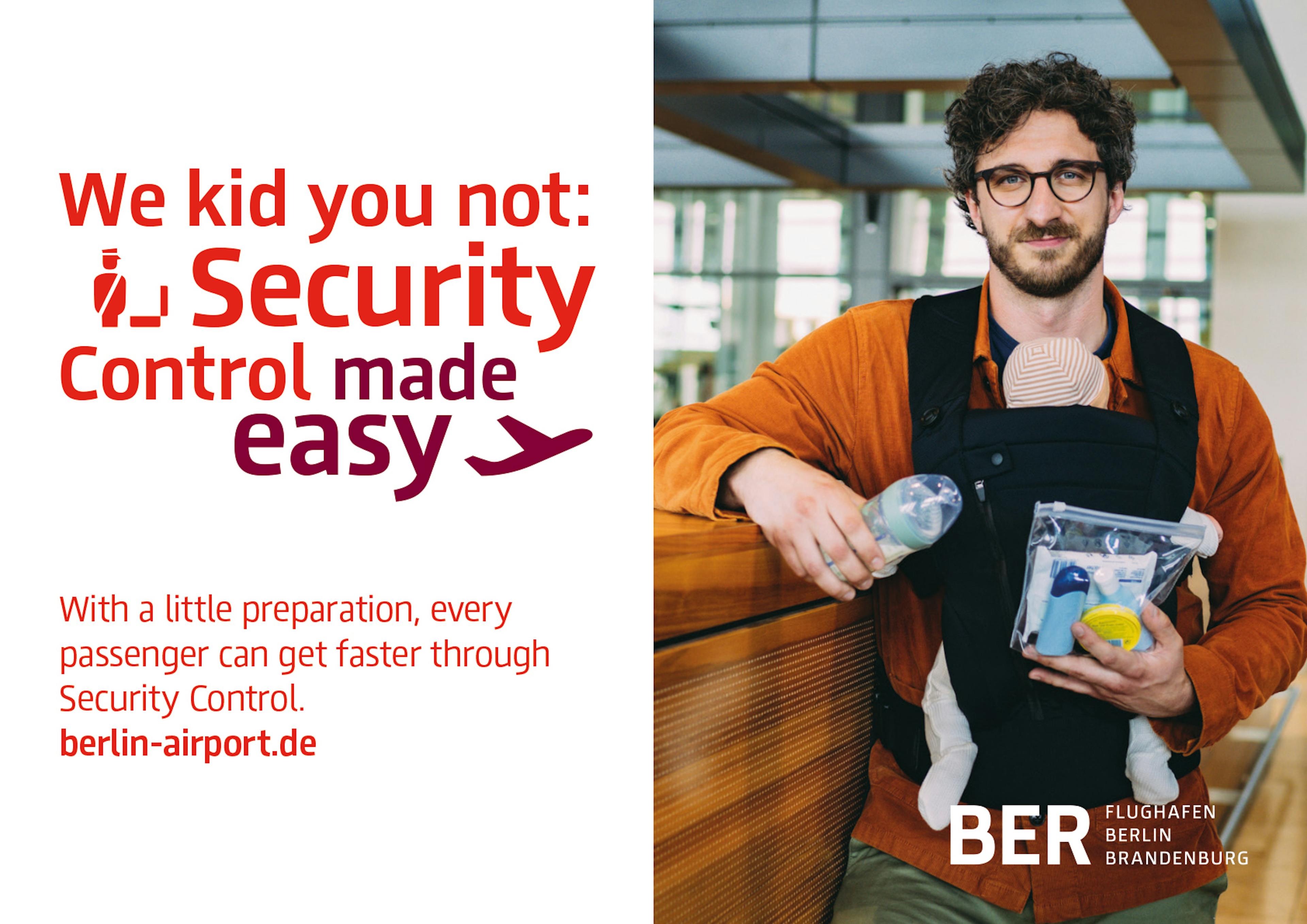 Plakat mit der Aufschrift "We kid you not: Security Control made easy" mit einem Flugzeug, daneben ein Mann mit einem Baby.