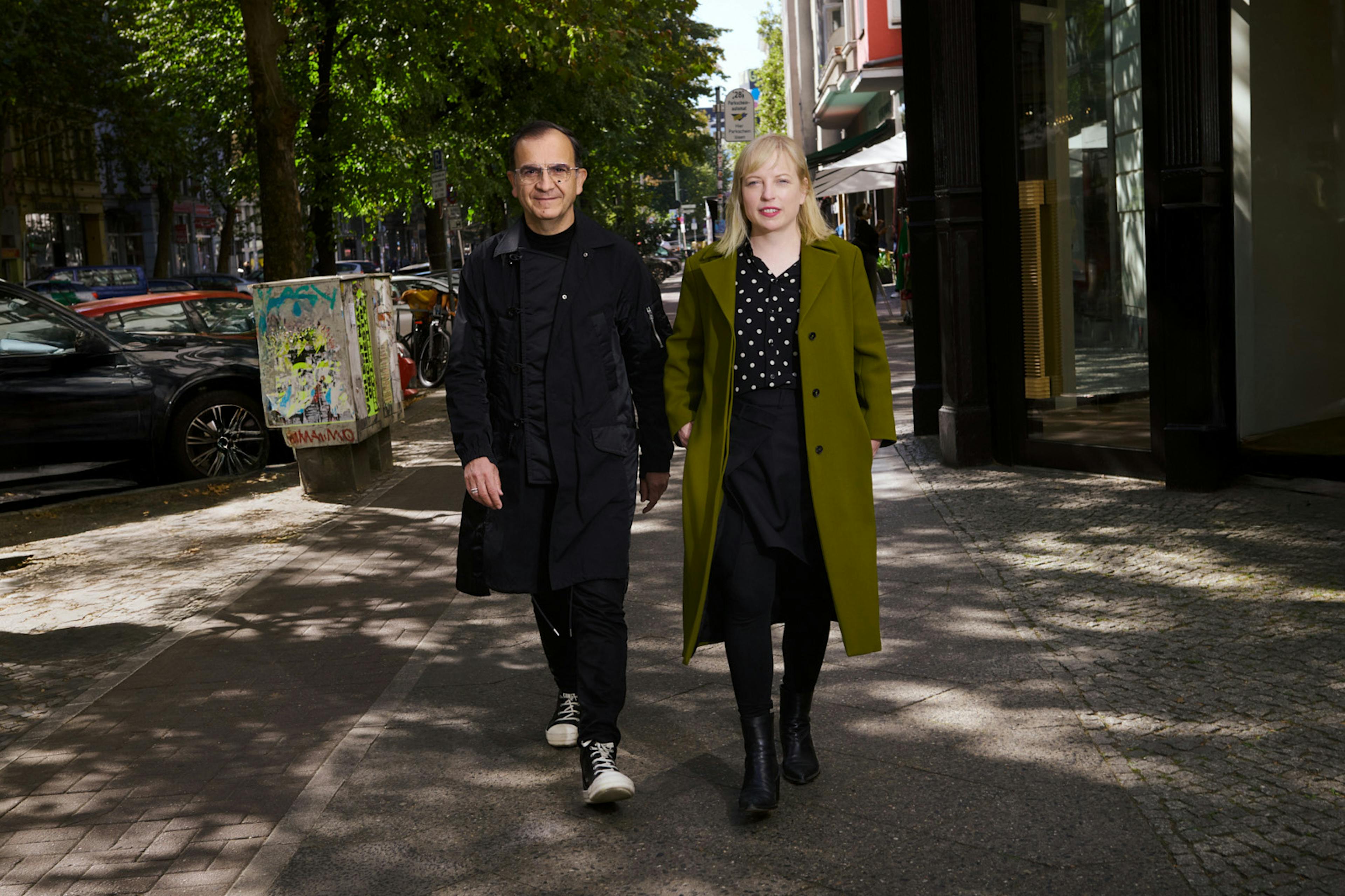 Die Geschäftsführer von Ballhaus West, Imran Ayata und Alice Gittermann.
