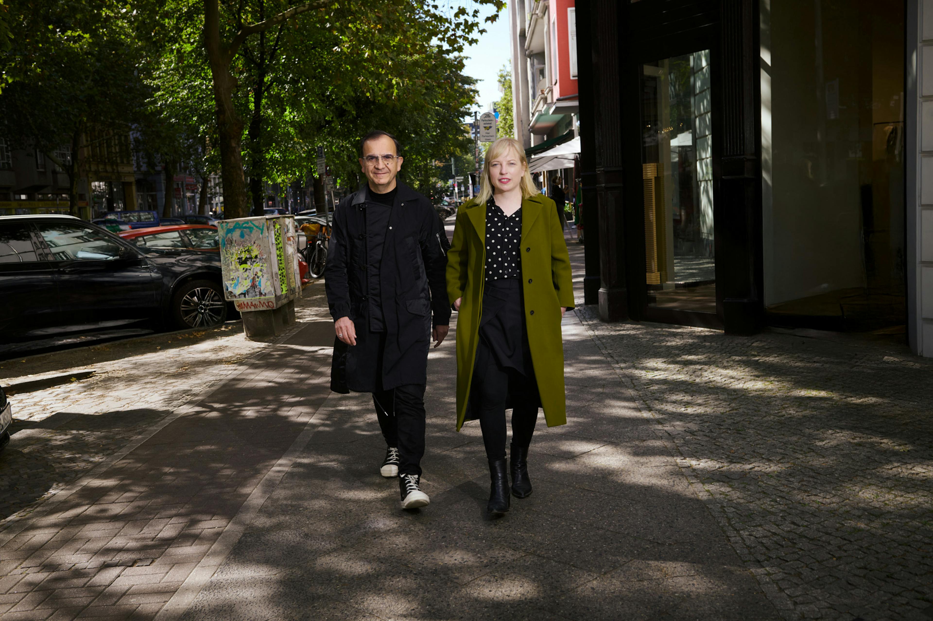 Die Geschäftsführer von Ballhaus West, Imran Ayata und Alice Gittermann.