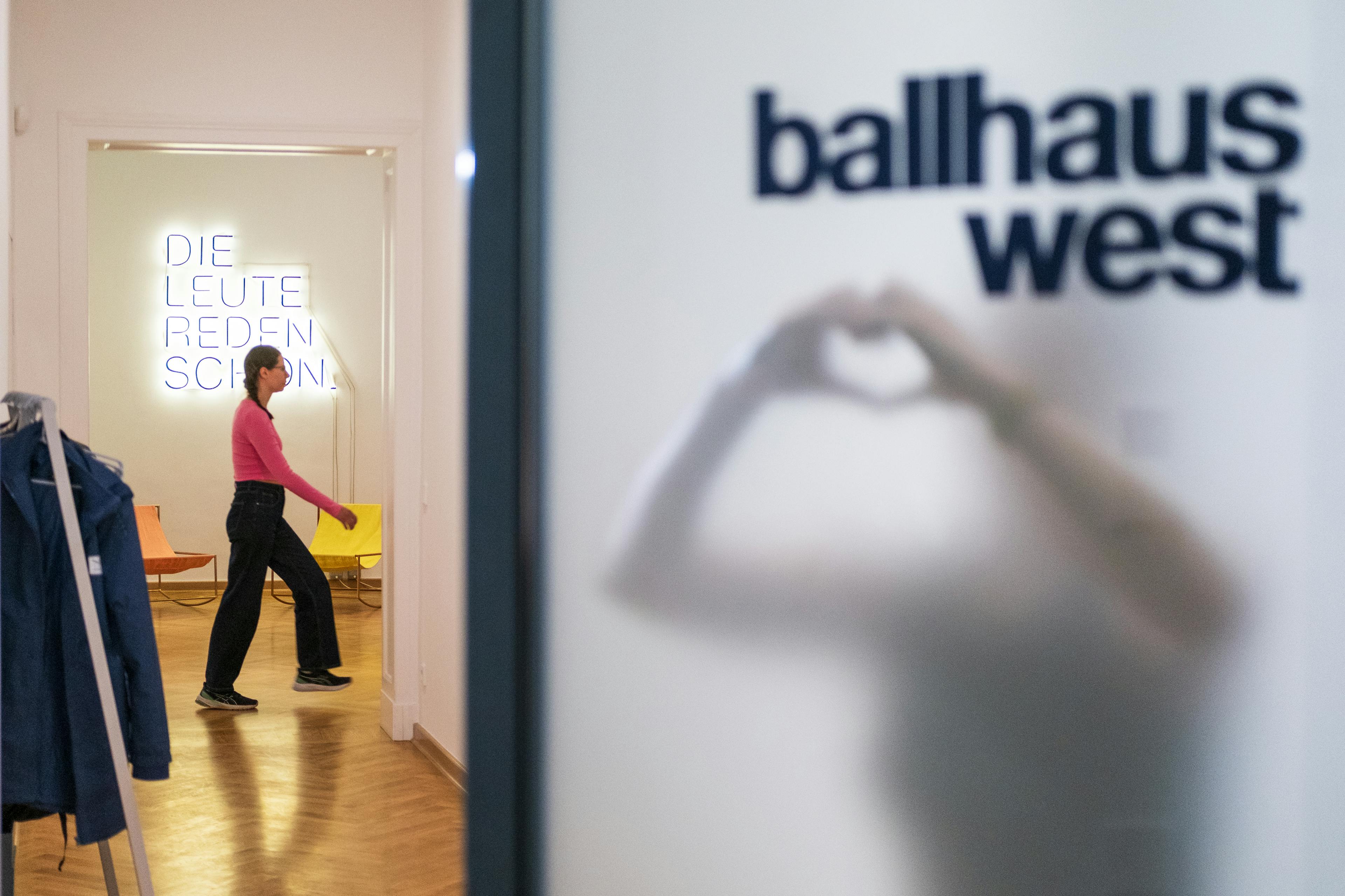 Eingang des Büros von Ballhaus West.