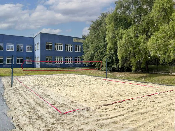 <p>Boisko do plażówki</p>