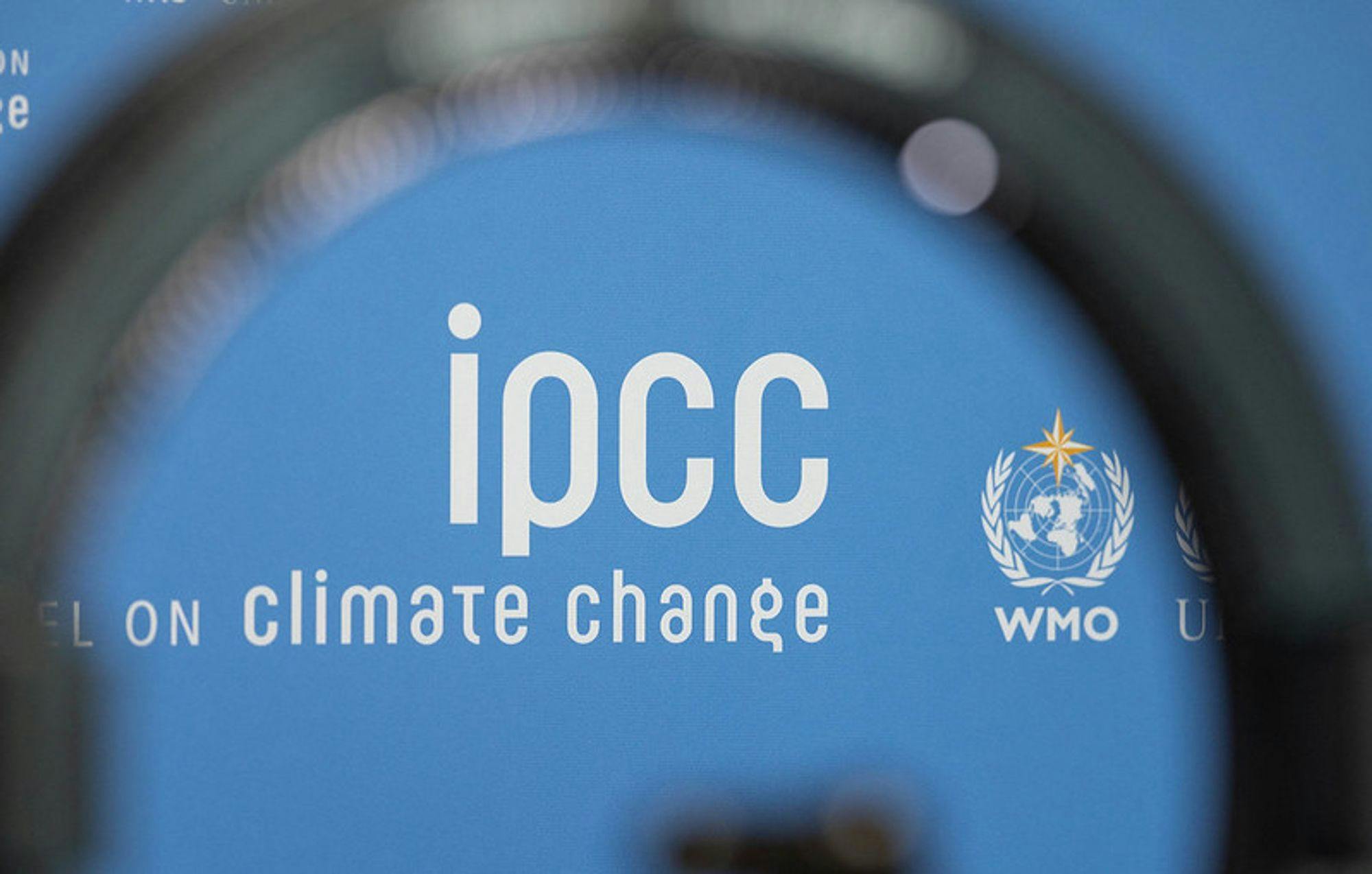 Showing the IPCC logo.