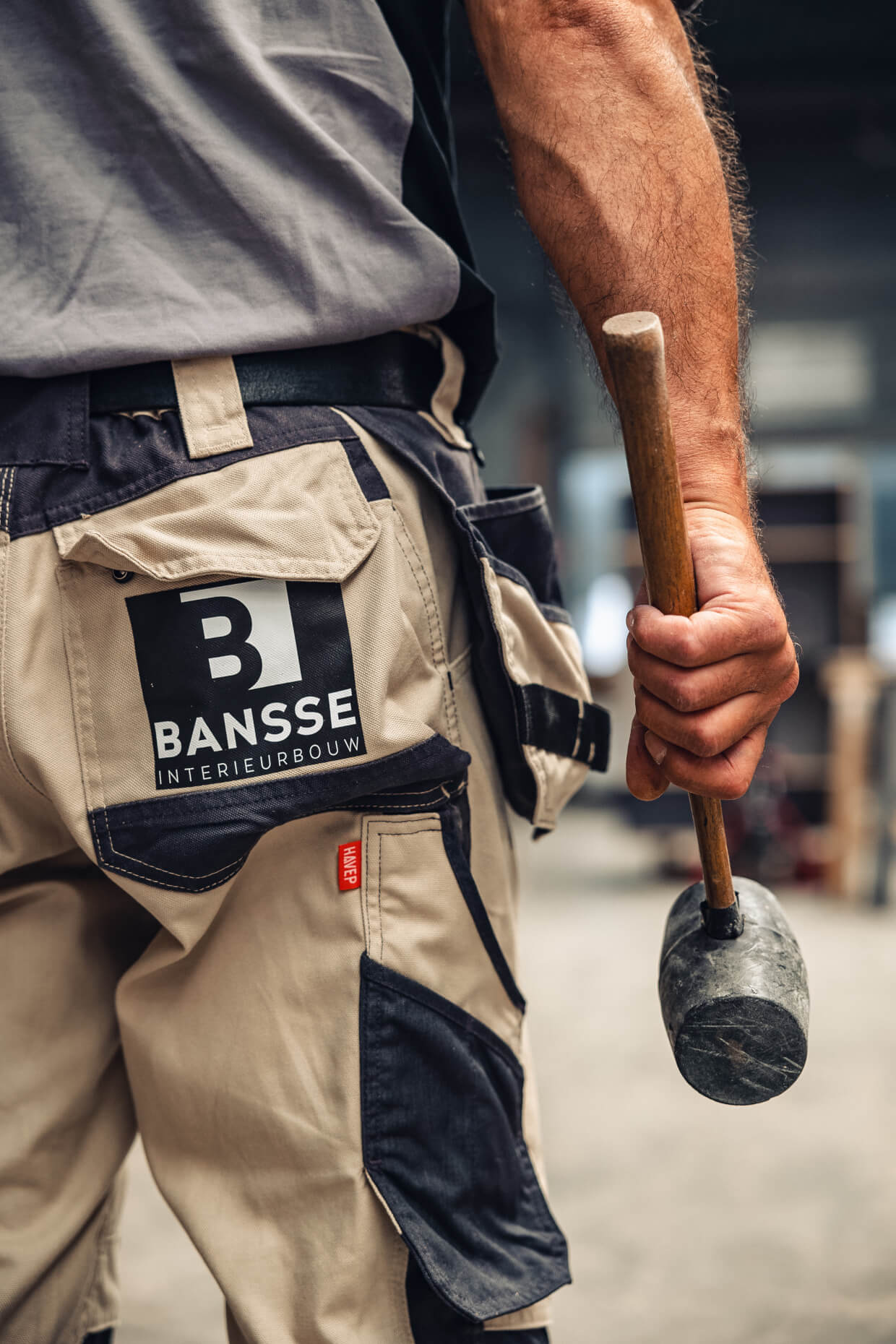 bansse-werknemer-met-gereedschap