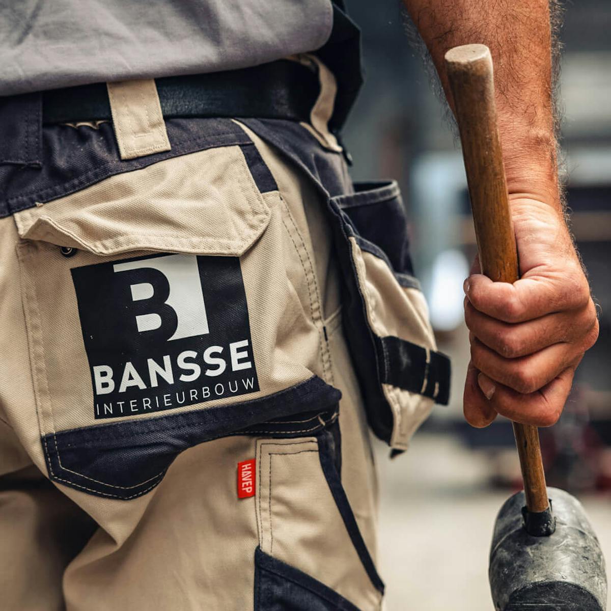 bansse-werknemer-met-gereedschap