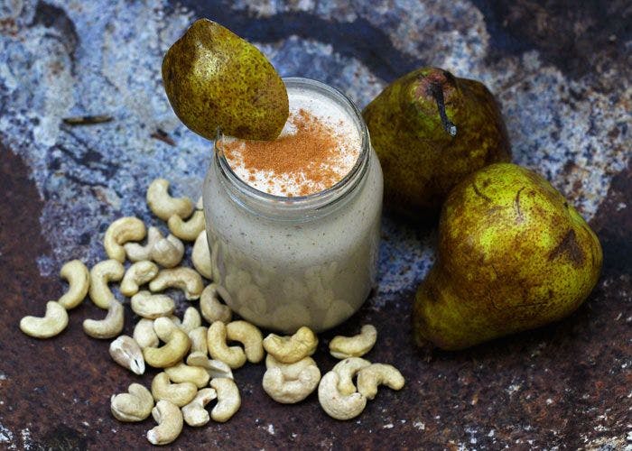 Raw cashew, vanilla and pear smoothie