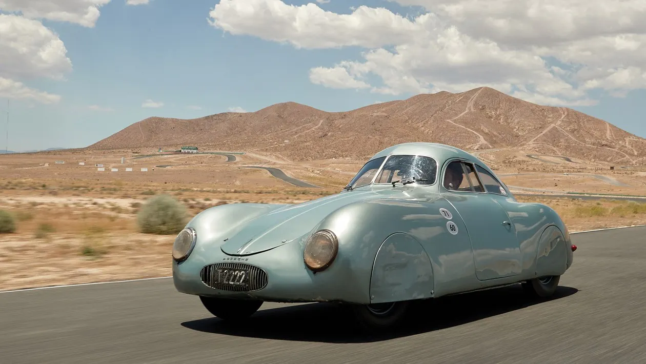 1939 Porsche Typ 64. Imagen vía: © 2019 RM Sotheby's