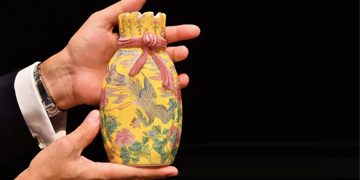 Sotheby's will auction off an imperial glass vase that is a perfect example of the Qing Dynasty art. Photo © Sotheby's