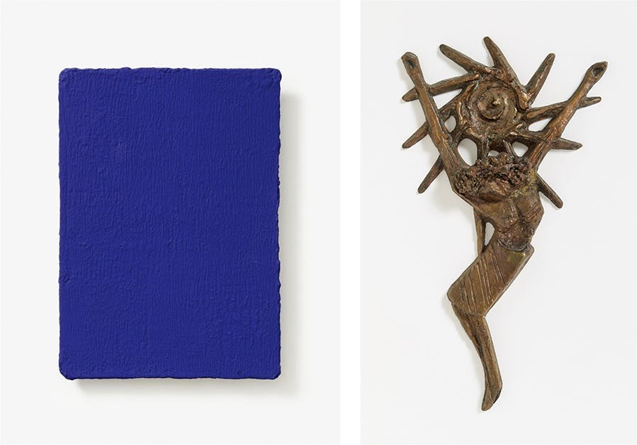 Left: Yves Klein (1928 Nice - 1962 Paris), IKB 132, IKB pigment and resin / linen / wood, signed and dated, 1957 || Right: Joseph Beuys 1921 Krefeld - 1986 Düsseldorf), Sun Cross, bronze with golden brown patina, 1947/48 | Photos: © Lempertz