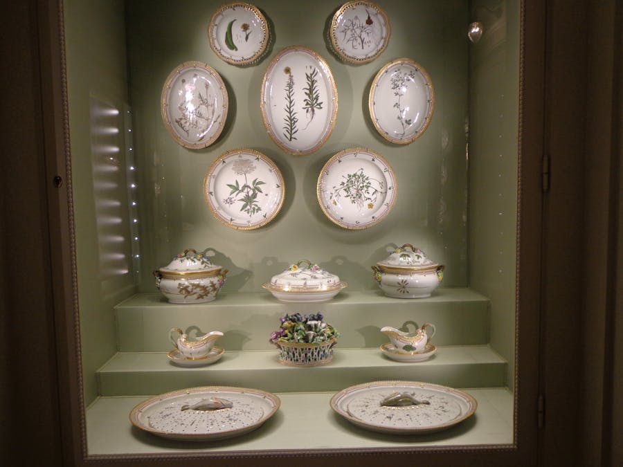 Flora Danica Porcelain: Serving the Art of Botany | Barnebys Magazine