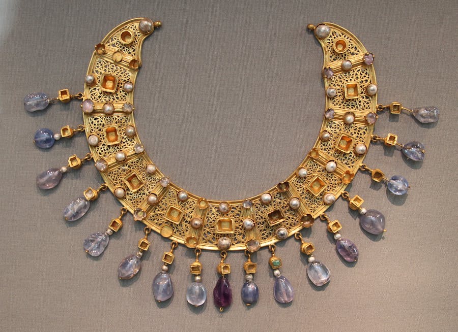 Byzantine collier; late 6th–7th century; gold, emeralds, sapphires, amethysts and pearls; diameter: 23 cm; from a Constantinopolitan workshop; Antikensammlung Berlin (Berlin, Germany)