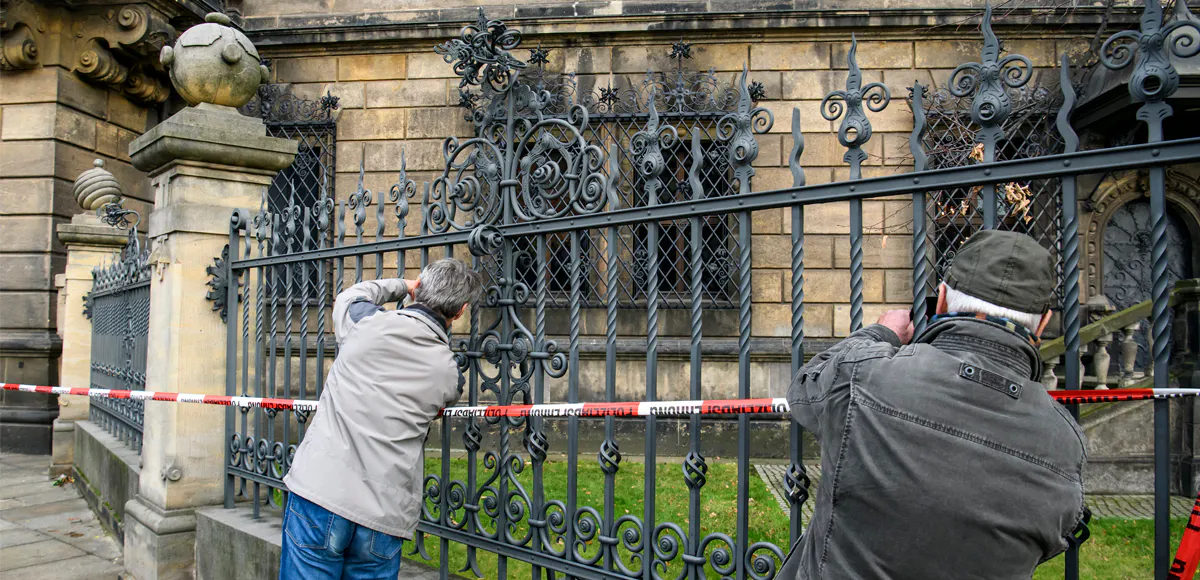 Passers-by and tourists look on the window of the Residenzschloss palace that houses the Gruenes Gewoelbe (Green Vault) into which the robbers have penetrated. November 28, 2019 in Dresden, Germany. (Photo by Maxym Marusenko/NurPhoto via Getty Images)