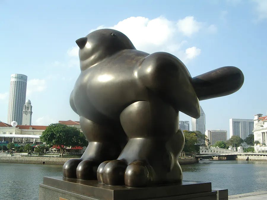 Fernando Botero's "Bird" in front of UOB Plaza, Singapore in 1990. Photo by Andy Wright from Sheffield, UK - Flickr (license CC BY 2.0) via Wikimedia Commons