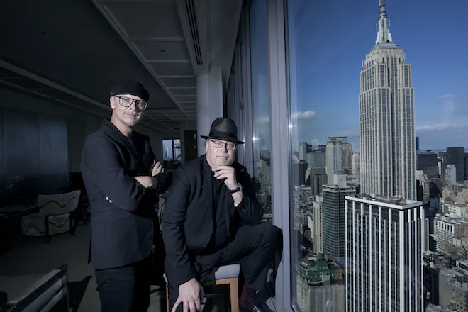 Per und Jan Broman blicken auf ihren neuen Arbeitsplatz New York