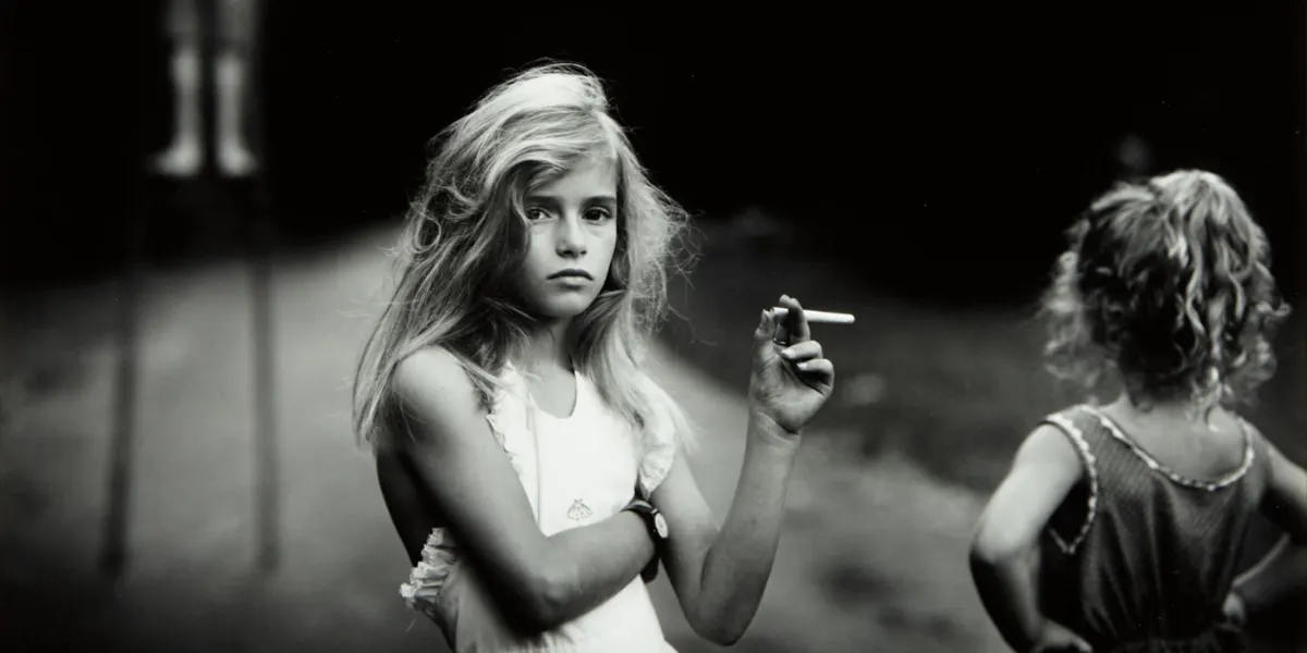 Sally Mann, ‘Candy Cigarette’, silvergelatintryck, 1989. Foto © PHILLIPS (detalj)