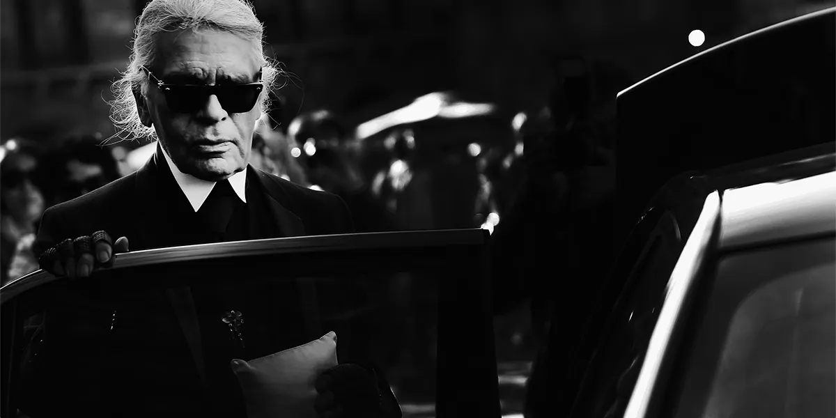 FLORENZ, ITALIEN - 22. APRIL: Karl Lagerfeld bei der Condé Nast International Luxury Conference im Palazzo Vecchio am 22. April 2015 in Florenz, Italien. (Foto von Vittorio Zunino Celotto/Getty Images für Condé Nast International Luxury Conference) (Detail)
