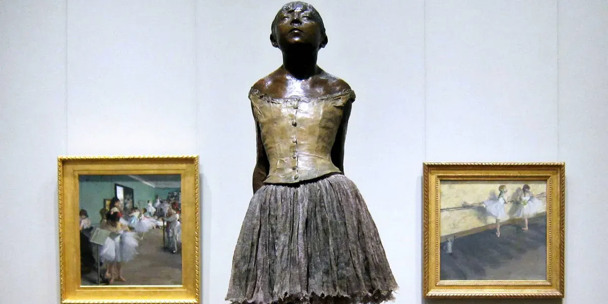 Edgar Degas, La Petite danseuse de quatorze ans, coulée à titre posthume en 1922 à partir d'une sculpture mixte modelée vers 1879-1880, bronze. Image Domaine public