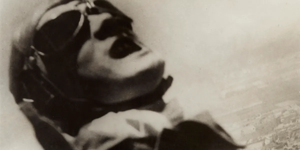 Willi Ruge (1892-1961), 'Self-photo in the Moment of Jumping Off' (from the series 'I Photograph Myself in a Parachute Crash') 1931, Vintage, Gelatin silver print, glossy, 14.2 x 20.4 cm (17.8 x 24.3 cm). Photo © Lempertz (detail)