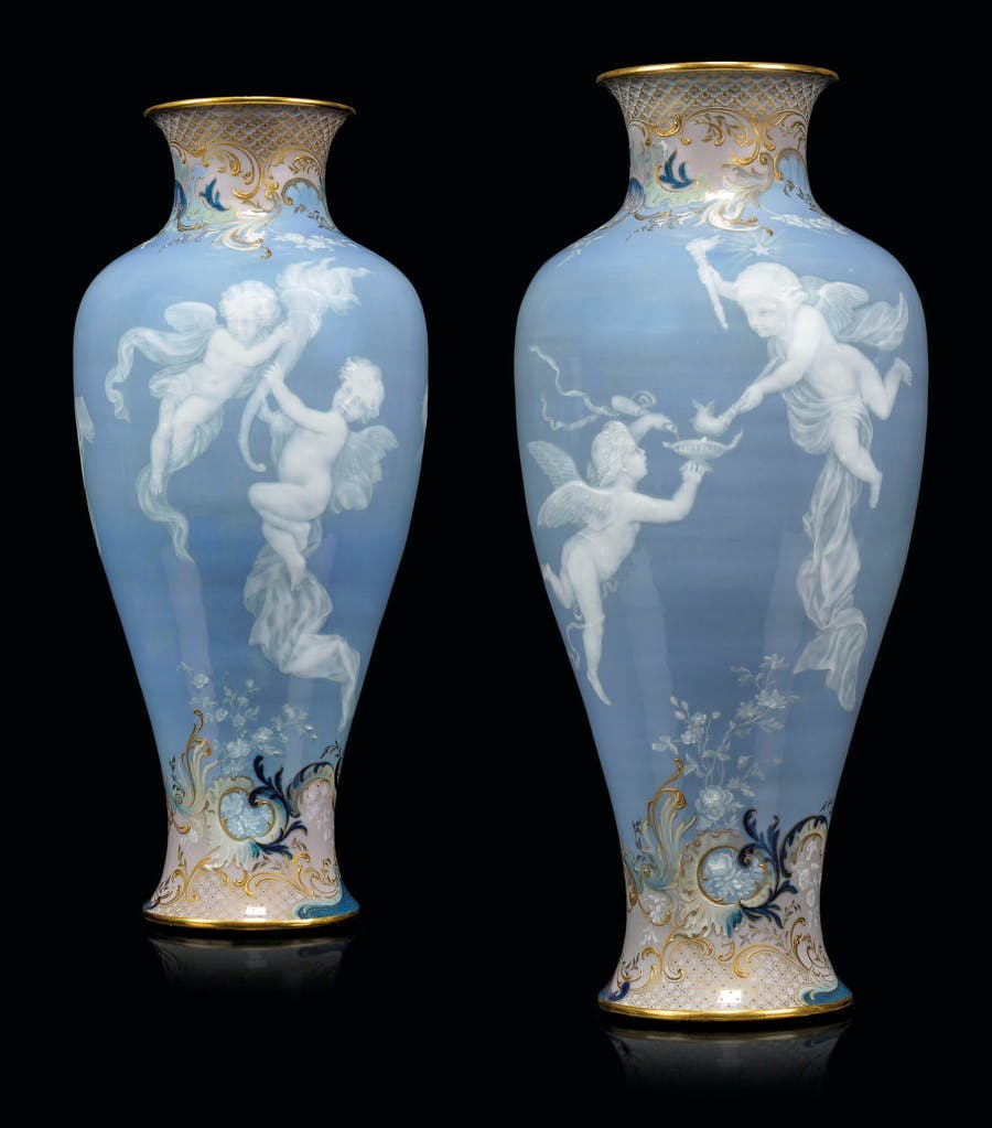 In the second half of the 19th century, objects were also created by Meissen, especially vases, which were decorated with the pâte sur pâte technique, which originally came from China. Photo © Christie's
