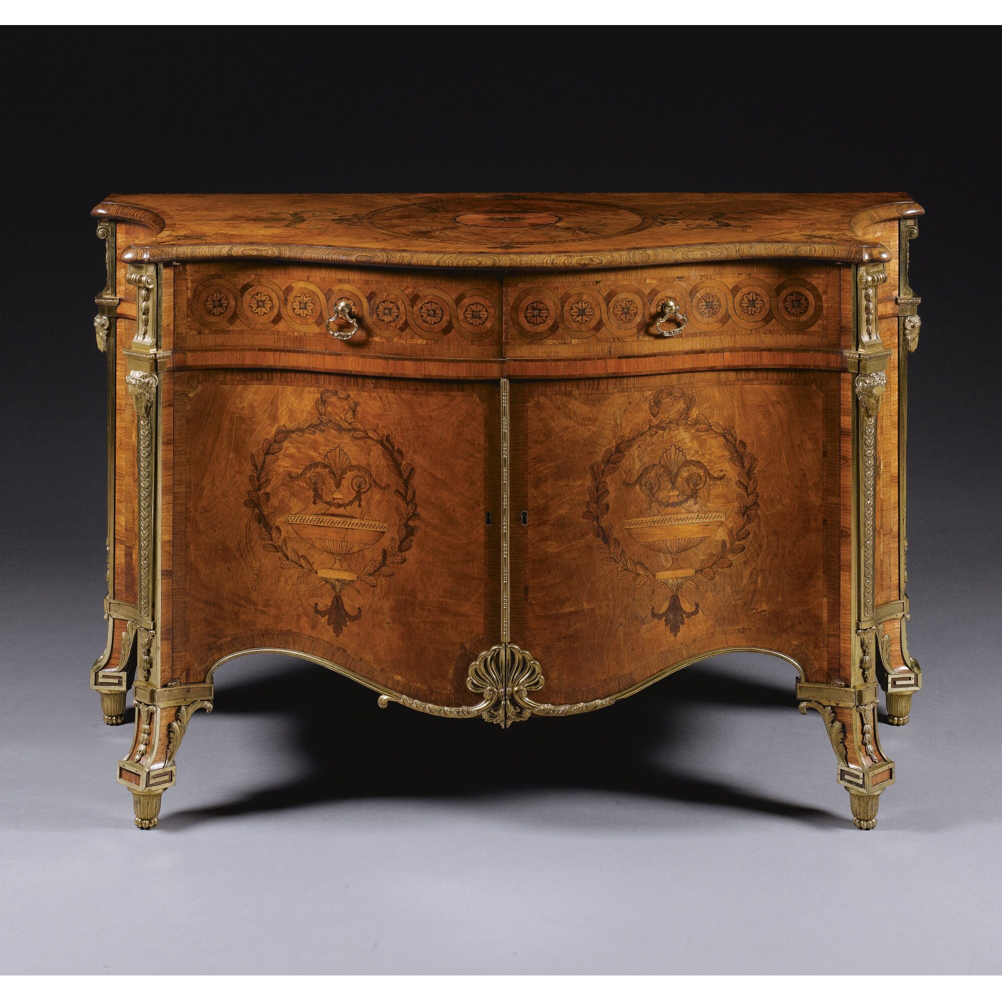 Thomas chippendale outlet commode