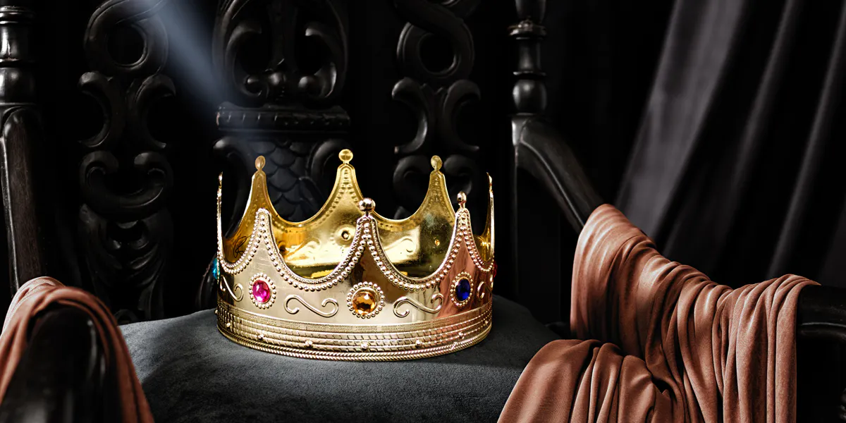 La corona indossata da The Notorious B.I.G. per il servizio fotografico "KONY (King of New York)", 1997, foto © Sotheby's 