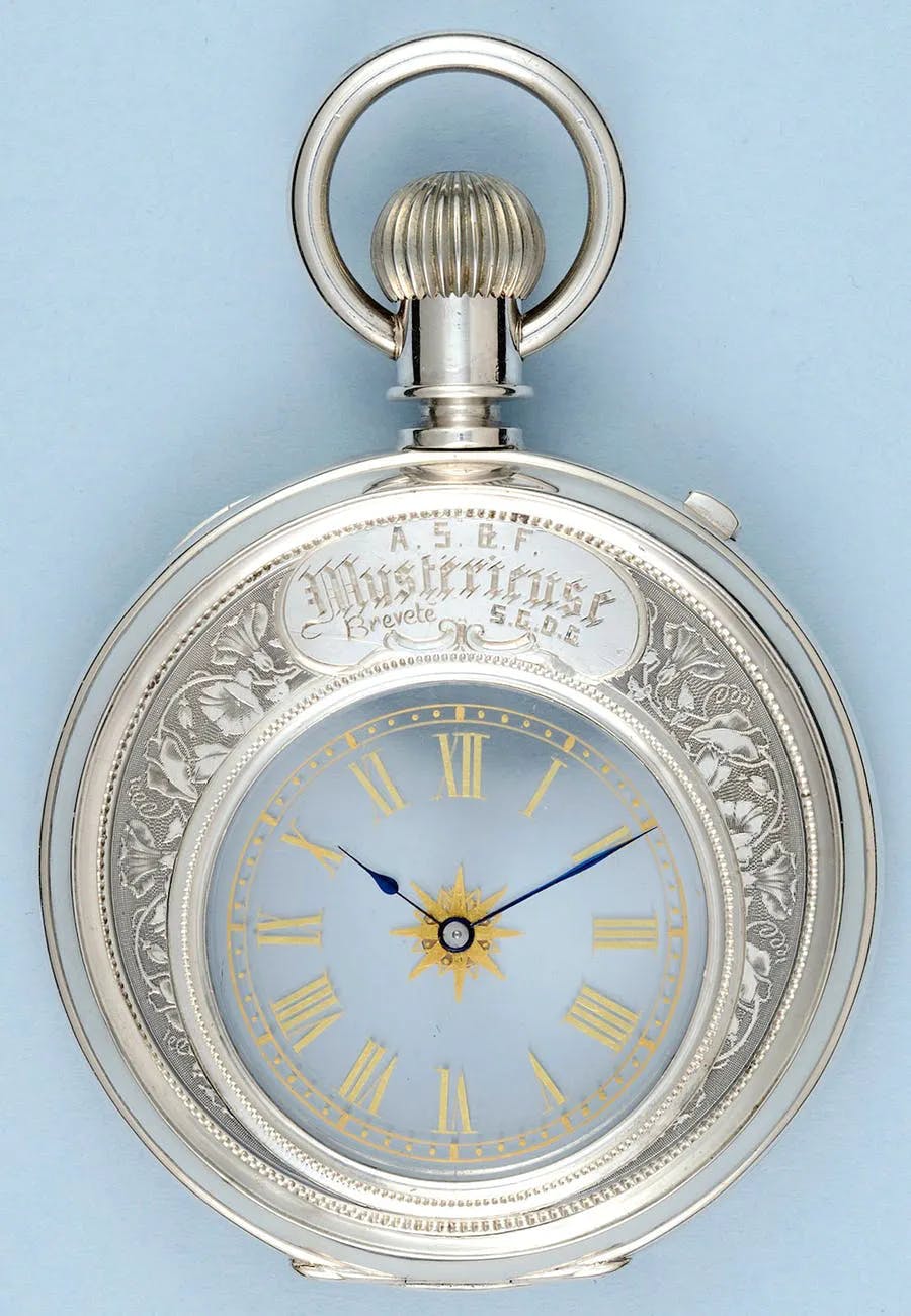 Une montre dite « mystérieuse » avec un cadran transparent, vers 1889, Musée d'Horlogerie du Locle, Suisse. Photo de Jonathan Wachsmann, Pieces of Time, Londres / Licence CC BY-SA 4.0
