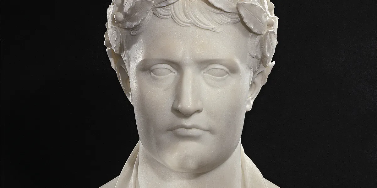 Antoine-Denis Chaudet (1736 - 1810) nach, Napoleon I. Bonaparte, um 1810/14, Carrara-Marmor auf grauem Marmorsockel, H 70,5 cm. Foto © Neumeister (Detail)