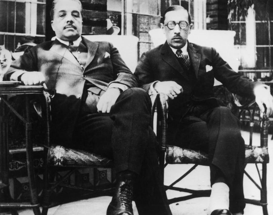 Il compositore Igor Stravinsky (1882-1971) (destra) e l'impresario Sergei Diaghilev a Siviglia durante la collaborazione per i Ballets Russes. Foto di Hulton Archive/Getty Images