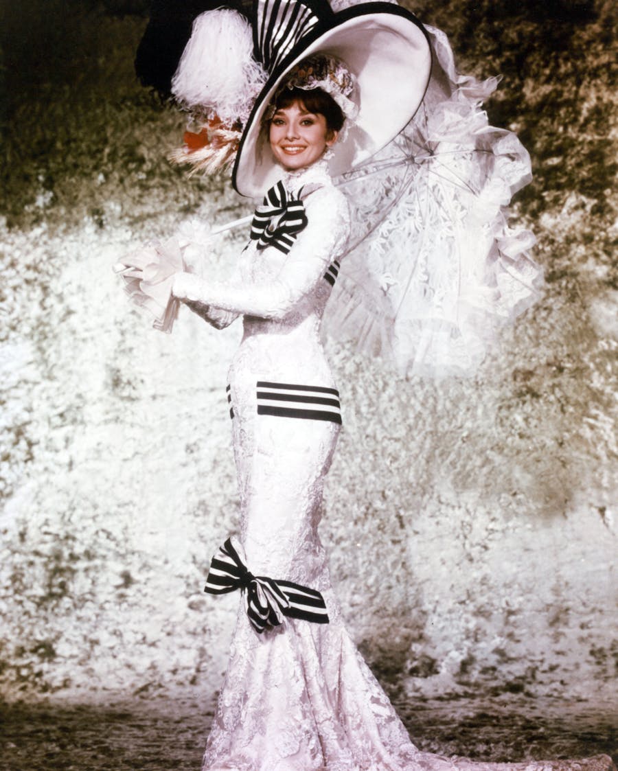 Audrey Hepburn in uno scatto pubblicitario per 'My Fair Lady', 1964. Foto © Warner Brothers/Getty Images