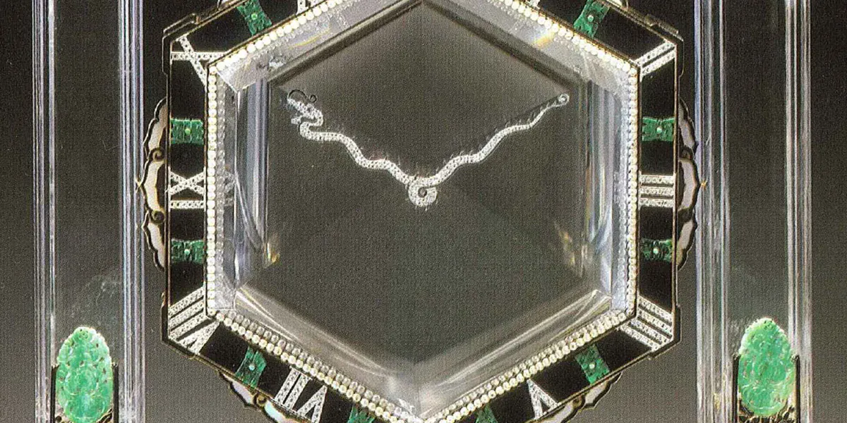 "Pendule Mystérieuse Portique No. 4", Cartier, Parigi, 1924, cristallo di rocca, giada, madreperla, doratura, diamanti, circa 39 x 28 x 14 cm. Foto © Antiquorum (dettaglio)