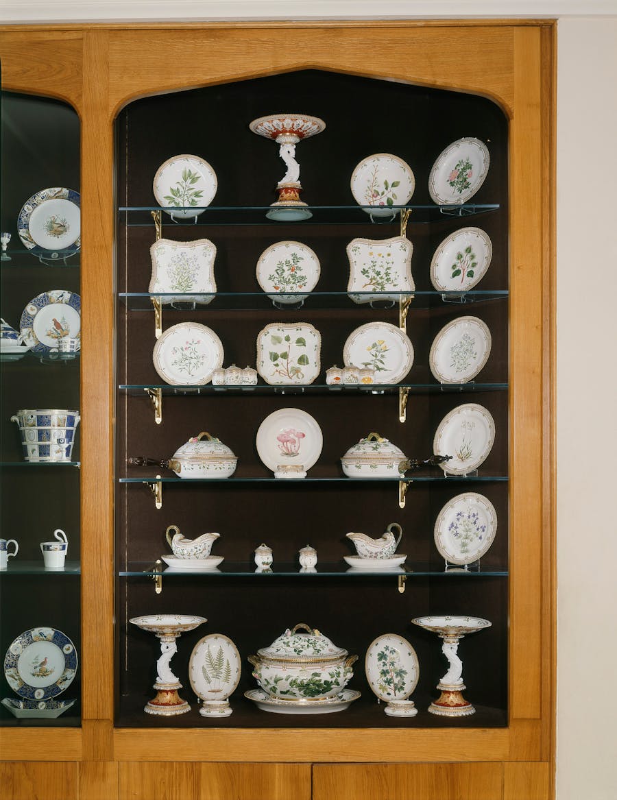 Flora Danica Porcelain: Serving the Art of Botany | Barnebys Magazine