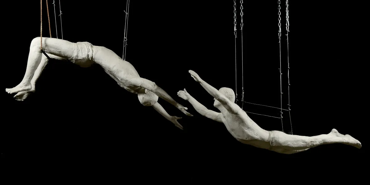 Installazione di sculture in bronzo di George Segal [dettaglio]. Foto © Palm Beach Modern Auctions.