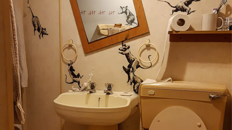 L'ultima trovata di Banksy durante la quarantena: "My wife hates when I work from home": Foto © Banksy