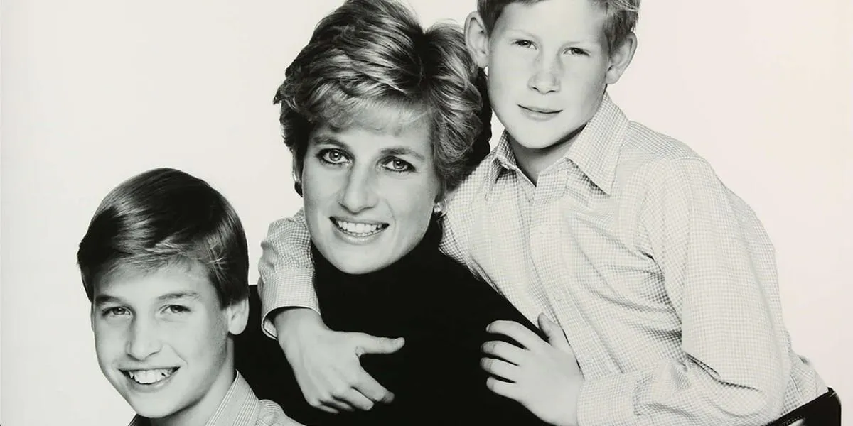 John Swannell, Princesse Diana, prince Harry et prince William, 1994, image © Ewbank’s Auctions via Barnebys