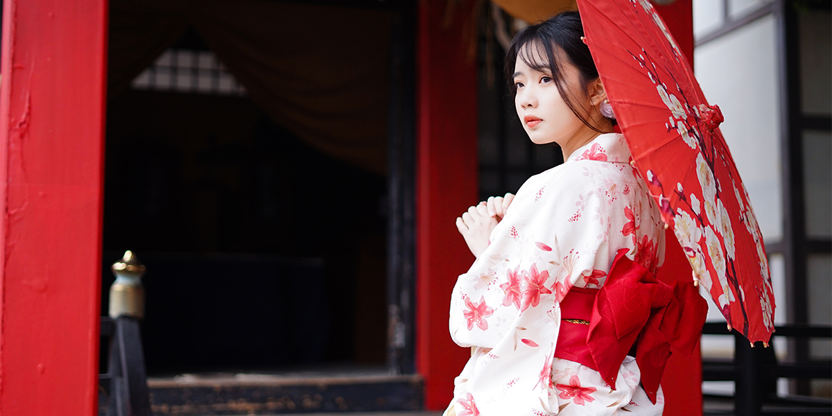 Types of Traditional Japanese Clothing & Accessories [Guide]