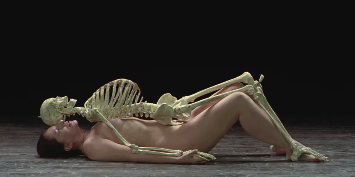 Marina Abramović (née en 1946), Nude with Skeleton, 2005, vidéo couleur sans son. Photo © Sotheby's